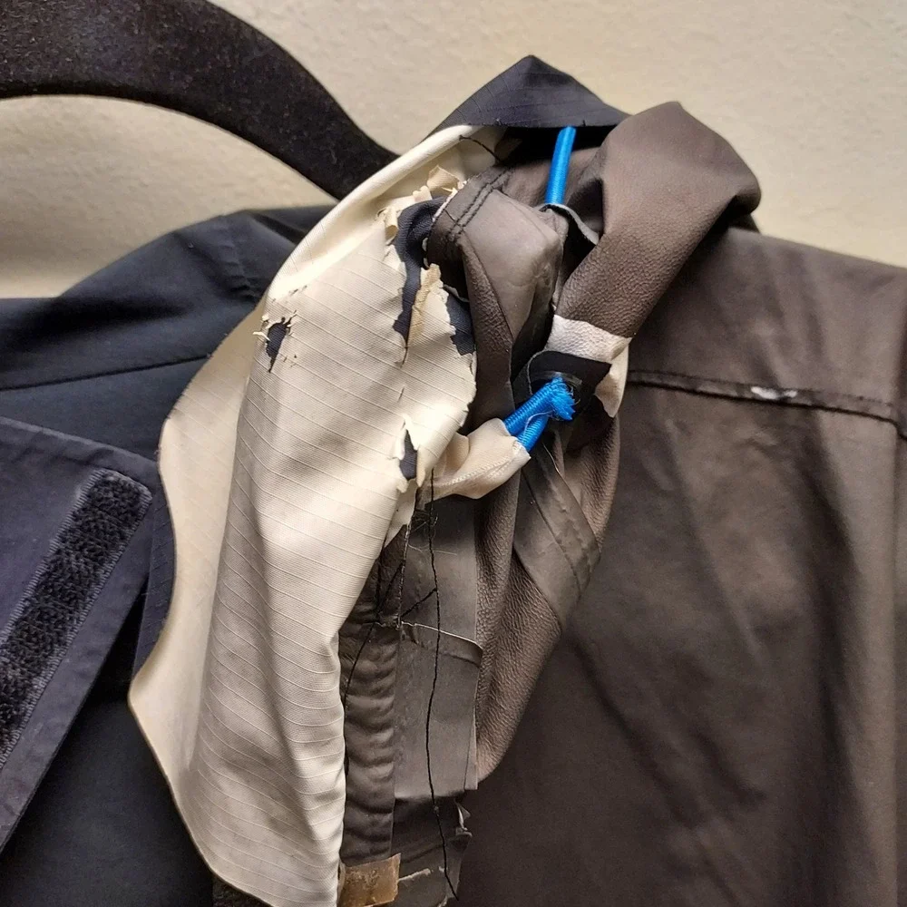 The North Face Gore-Tex Rain Jacket Mens XL Black Blue Hooded Waterproof Shell